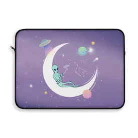 Chilling Alien Print Laptop Sleeve