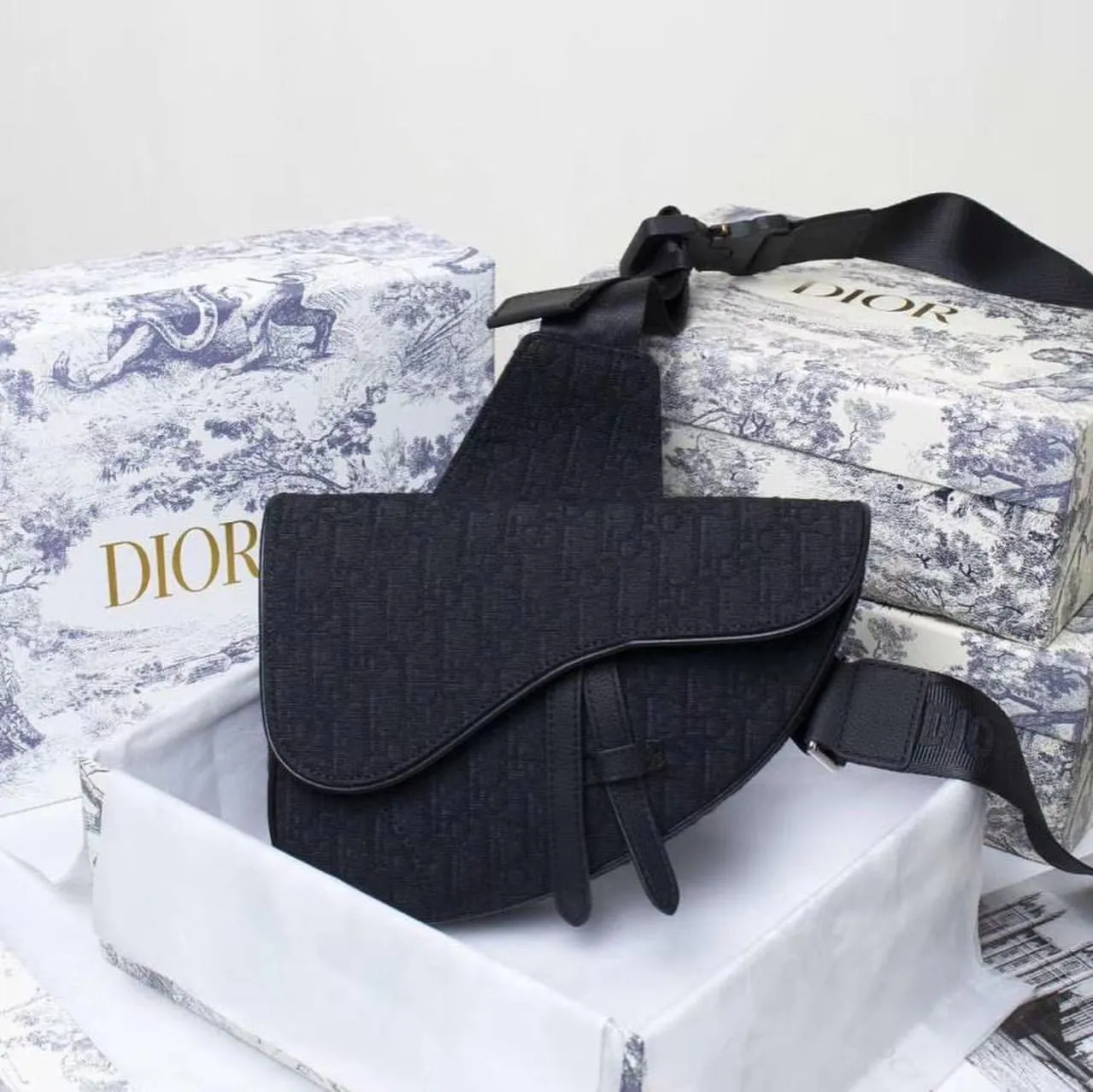 Luxury Handbags for Fashion Enthusiasts - DOR - 6149