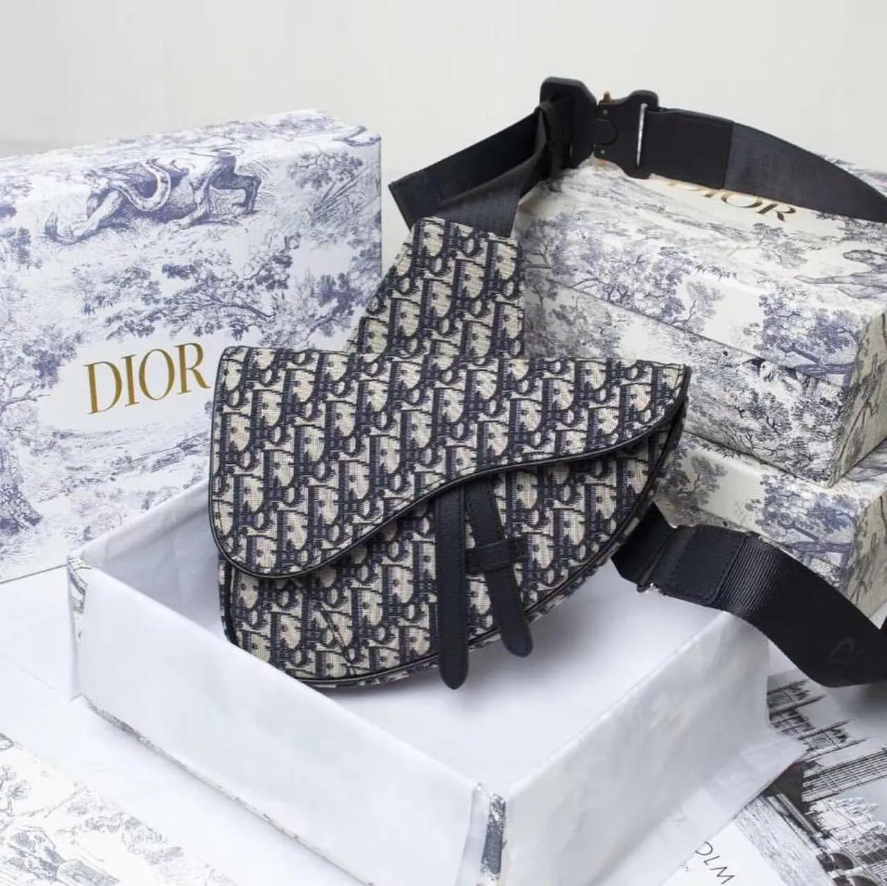 Luxury Handbags for Fashion Enthusiasts - DOR - 6149